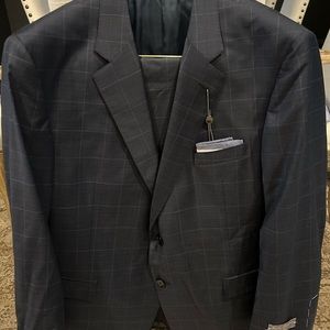 Daniel Cremieux Signature Collection men's suit made in Italy